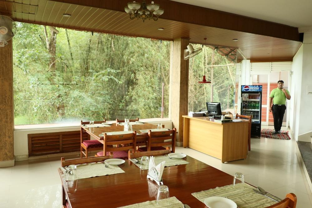 Jungle Park Resorts Thekkady Esterno foto